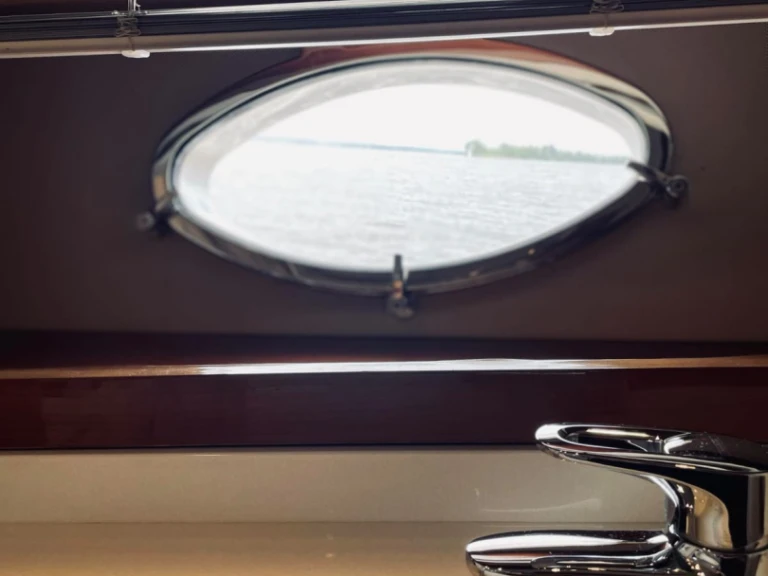 Rent a Princess Princess V53 Makarska