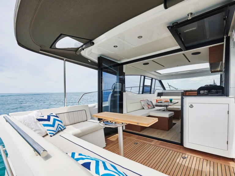 Bareboat Rental Motorboat Jeanneau with a boat licence