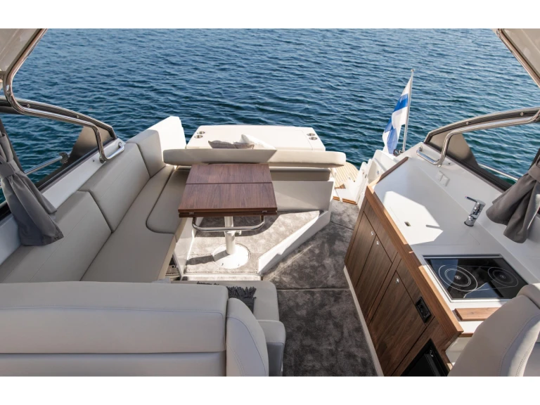 Motorboat rental with or without captain Grandezza Trogir