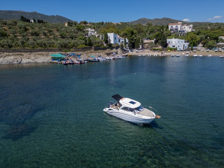 Boat rental Bénéteau Antares 8 OB in Cadaqués on Samboat