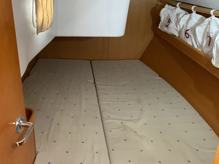 Sailboat rental in France - Bénéteau First 40.7