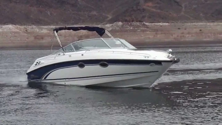 Motorboat rental in Terracina - Chaparall  2835ss