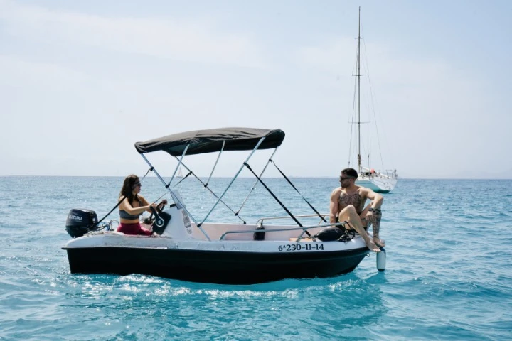 Motorboat rental with or without captain Astec Playa Blanca