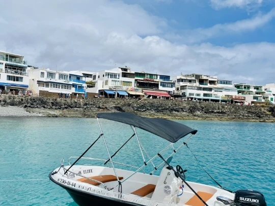 Bareboat Rental Motorboat Astec with a boat licence