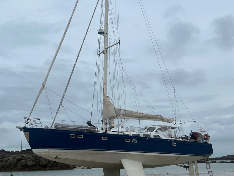 Bareboat Rental Sailboat Meta with a boat licence