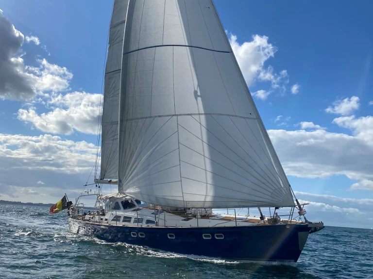 Bareboat Rental Sailboat Meta with a boat licence