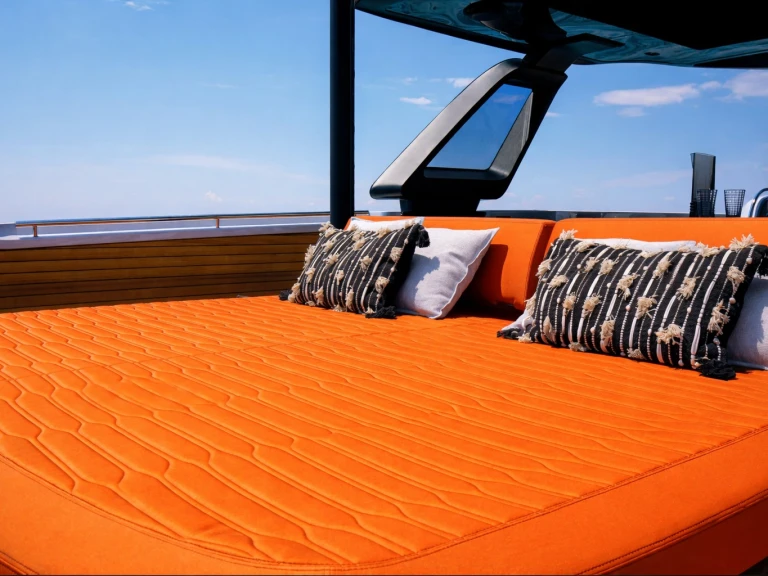 Bareboat Rental Motorboat Cranchi with a boat licence