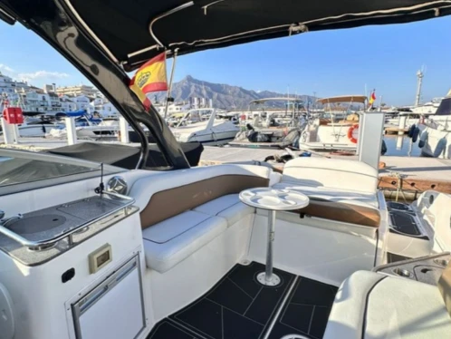 Bareboat Rental Motorboat Rinker with a boat licence