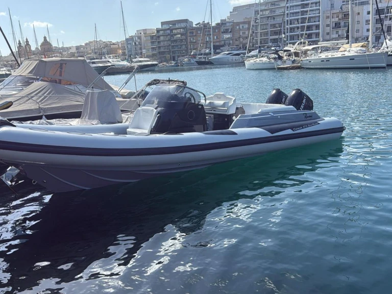 Ranieri Cayman 27 Sport Touring in Tal-Pietà on SamBoat