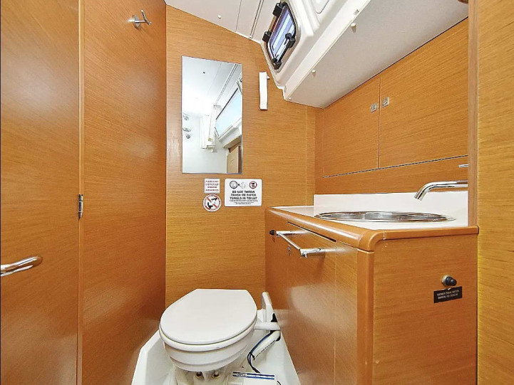 Jeanneau Sun Odyssey 449 (4 cab.) in Rhodes (City) on SamBoat