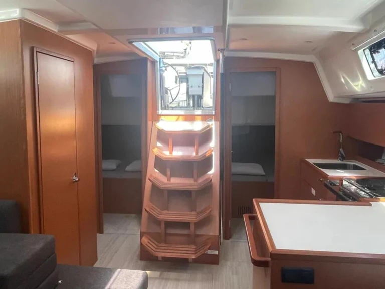 Sailboat for rent Paros (Island) at the best price