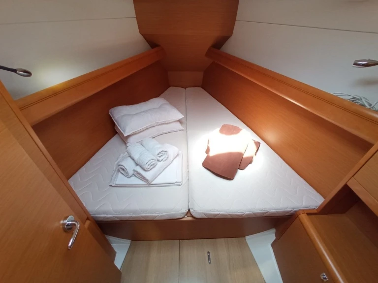 Jeanneau Sun Odyssey 379 (3 cab.) charter bareboat or captained in  Lefkáda