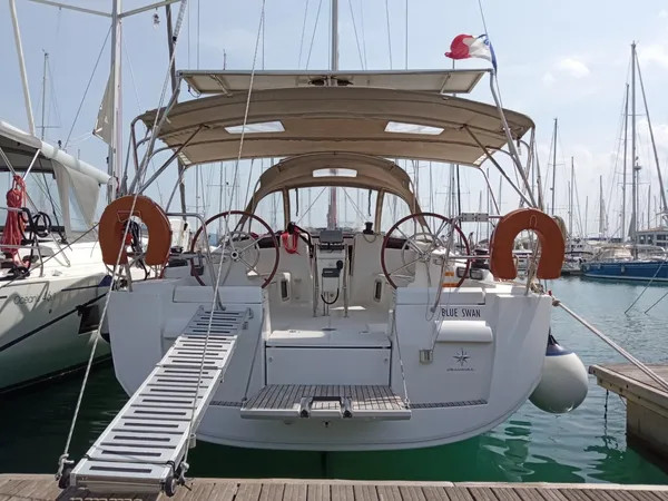 Jeanneau Sun Odyssey 439 (4 cab.) charter bareboat or captained in  Lefkáda