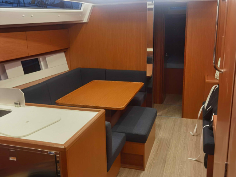 Yacht charter Alimos cheap Bavaria C45 Holiday