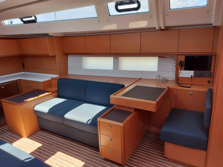 Rent a Bavaria Bavaria C57 (5 cab.) Alimos