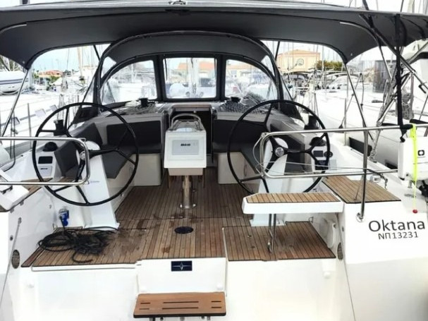 Yacht charter Lefkáda cheap Bavaria C42 (3 cab.)