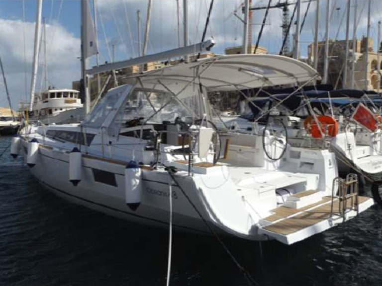 Bénéteau Oceanis 48 in Kalkara on SamBoat