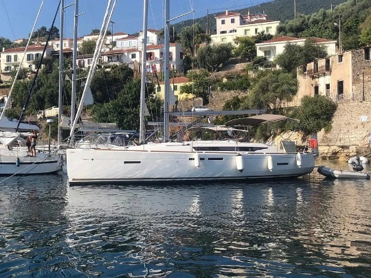 Jeanneau Sun Odyssey 409 (3 cab.) charter bareboat or captained in  Lefkáda