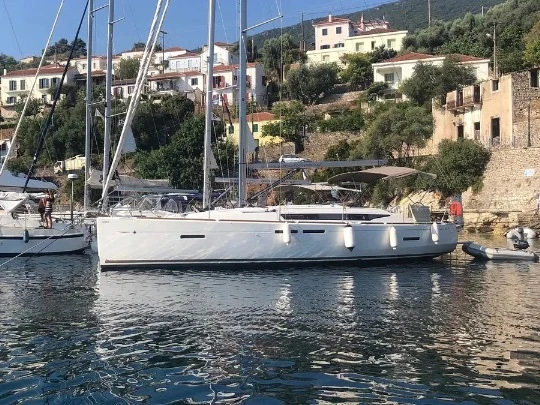 Jeanneau Sun Odyssey 409 (3 cab.) charter bareboat or captained in  Lefkáda