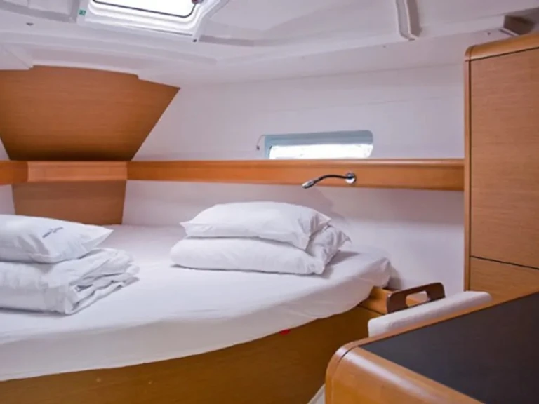Rent a Jeanneau Sun Odyssey 409 (3 cab.) Lefkáda