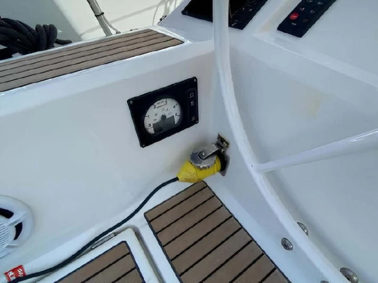 Rent a Bénéteau Oceanis 41.1 (3 cab.) Lefkáda