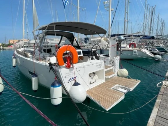 Sailboat rental in Lefkáda - Dufour Dufour 390 (3 cab. 3 WC)
