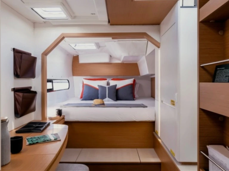 Yacht charter Lefkáda cheap Excess 11 (6 cab.)