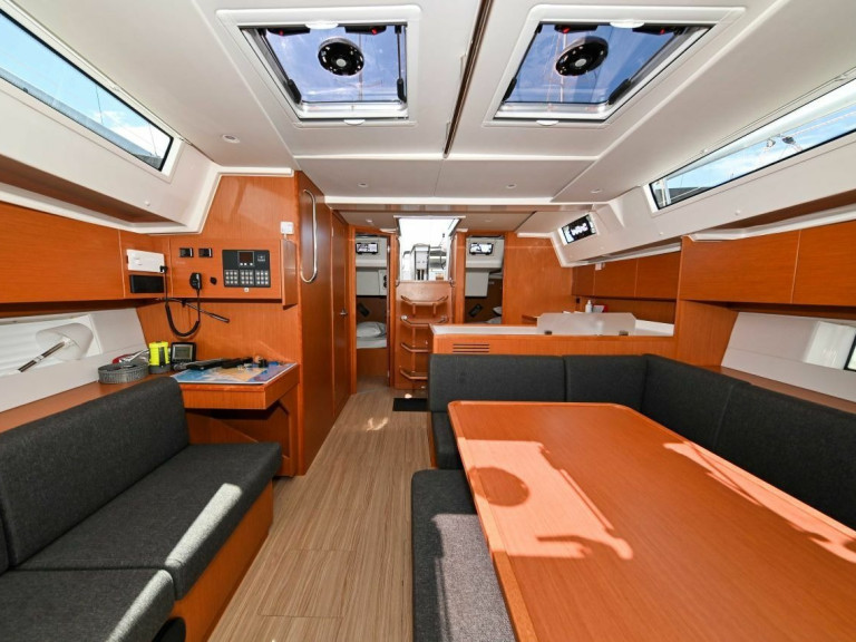 Boat rental Bavaria Bavaria C45 in Pula on Samboat