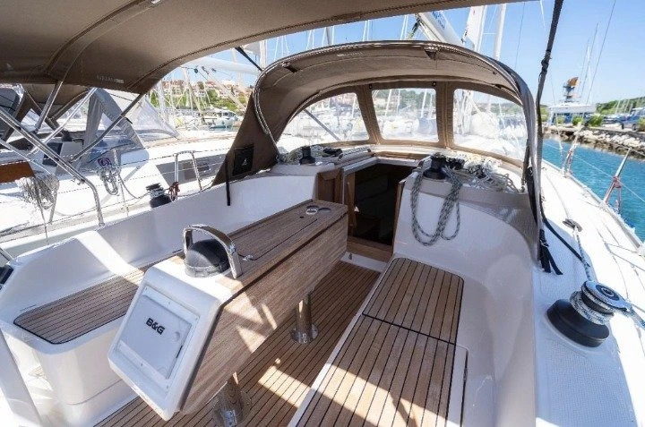 Bareboat Rental Sailboat Bavaria with a boat licence
