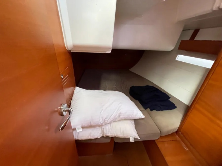 Bareboat Rental Sailboat Dufour with a boat licence