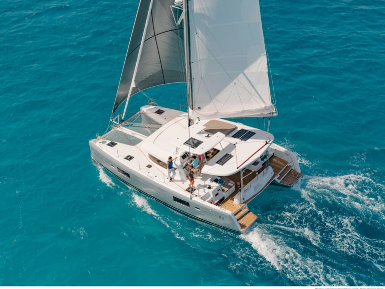 Lagoon Lagoon 42 (6 cab.) in Volos on SamBoat