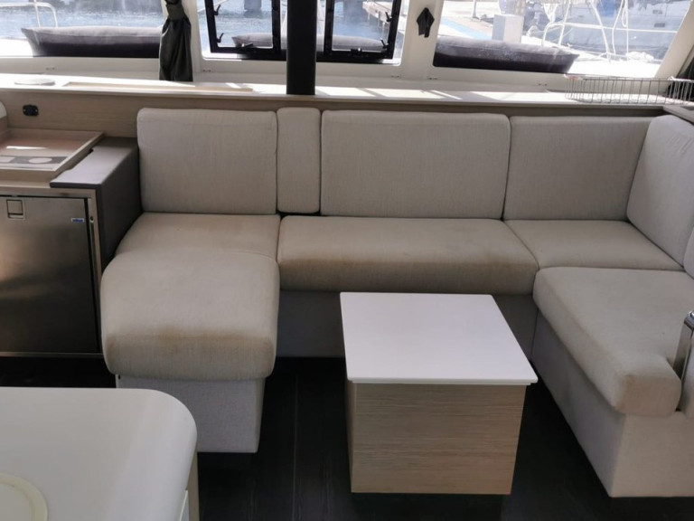 Rent a Fountaine Pajot Isla 40 (5 cab.) Propriano
