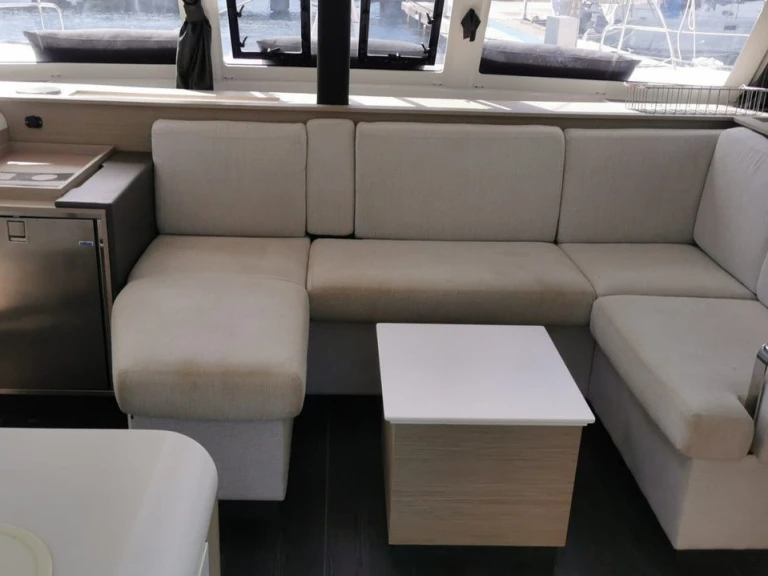 Rent a Fountaine Pajot Isla 40 (5 cab.) Propriano