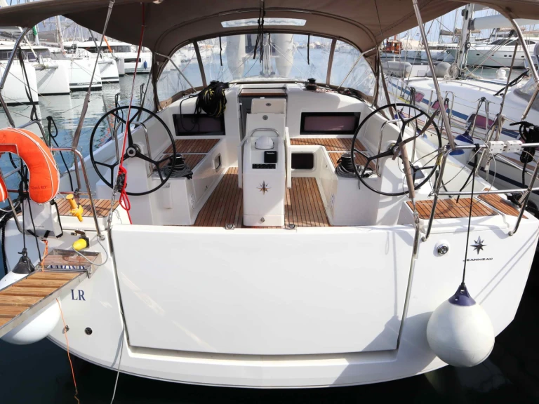 Bareboat Rental Sailboat Jeanneau with a boat licence