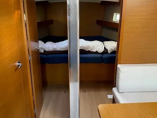 Sailboat rental with or without captain Jeanneau Paros (Island)