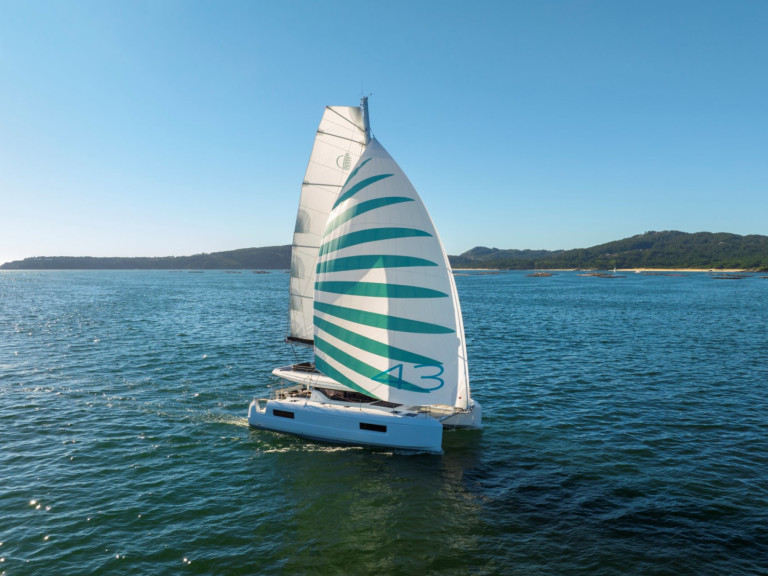 Catamaran rental in Néa Péramos - Lagoon Lagoon 43 (6 cab.)
