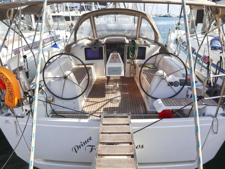 Dufour Dufour 382 Grand Large in Alimos on SamBoat