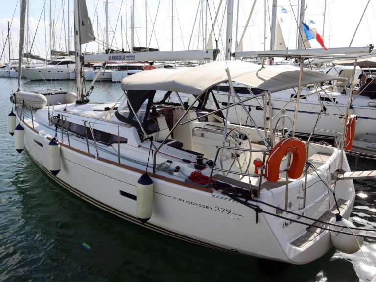 Boat rental Jeanneau Sun Odyssey 379 (3 cab.) in Alimos on Samboat