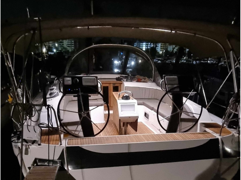 Bavaria Bavaria Cruiser 51 (5 cab.) in Skiathos on SamBoat