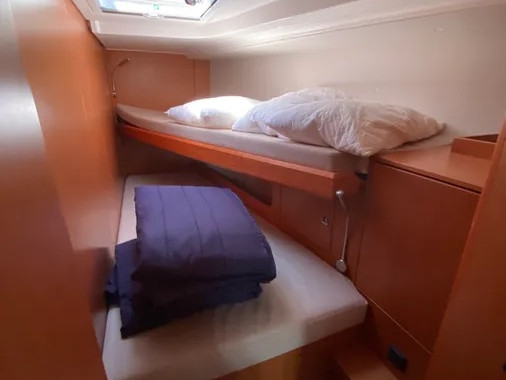 Sailboat for rent Lefkáda at the best price