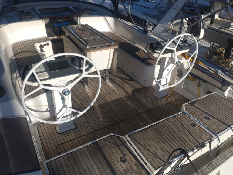 Bavaria Bavaria Cruiser 56 (6 cab.) in Alimos on SamBoat