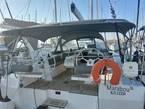Yacht charter Lefkáda cheap Bavaria C42 (3 cab.)