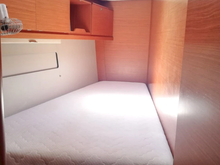 Rent a Dufour Dufour 520 GL (5 Cab.) Kalkara