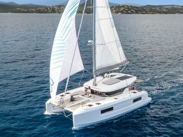 Catamaran rental in Lefkáda - Lagoon Lagoon 38 (6 cab.)