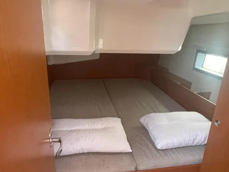 Bareboat Rental Sailboat Bavaria with a boat licence