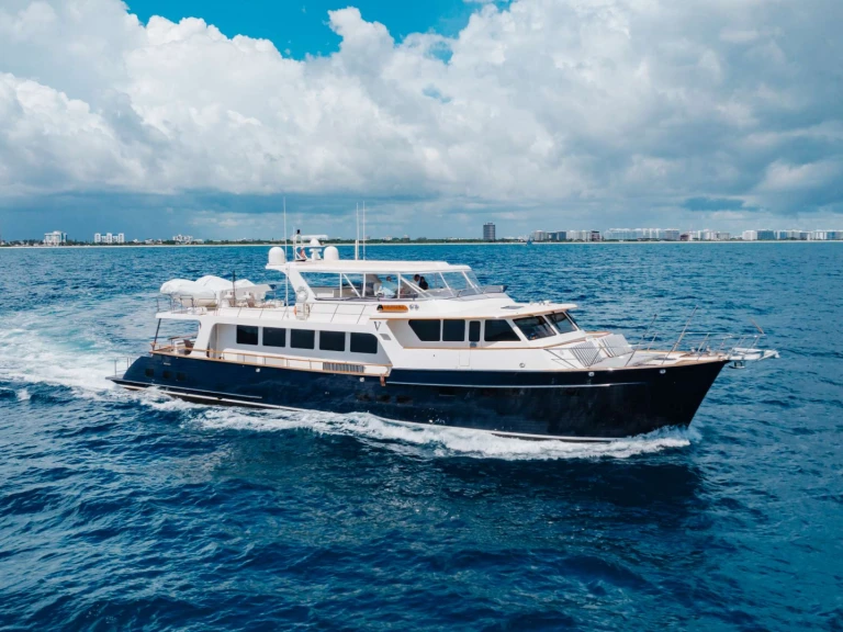 Luxury Yacht rental with or without captain Marlow Miami