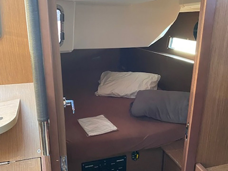 Bénéteau Oceanis 40.1 in Bormes-les-Mimosas on SamBoat