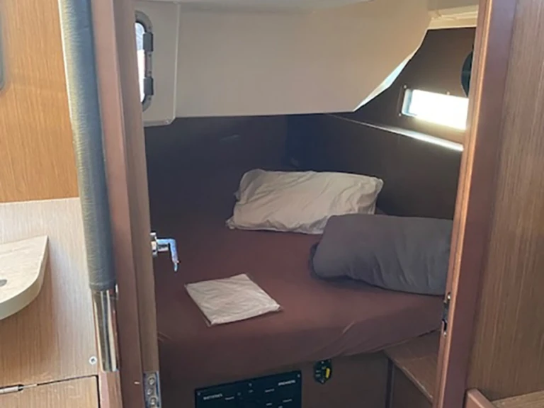 Bénéteau Oceanis 40.1 in Bormes-les-Mimosas on SamBoat