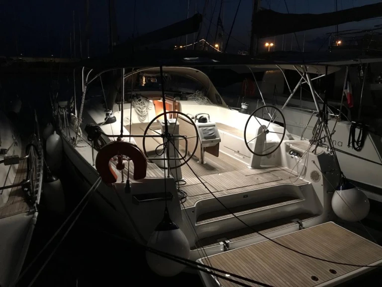 Boat rental Bavaria Bavaria Cruiser 51 (5 cab.) in Alimos on Samboat