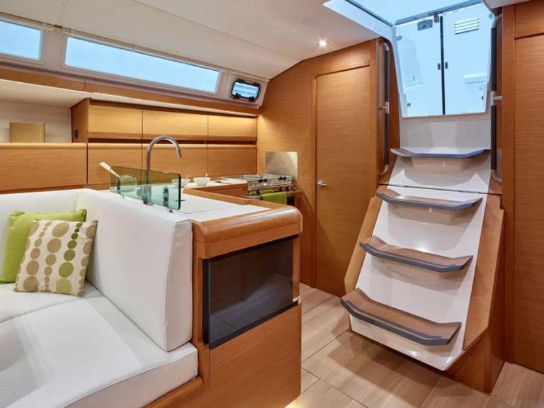 Boat rental Jeanneau Sun Odyssey 449 (4 cab.) in Alimos on Samboat